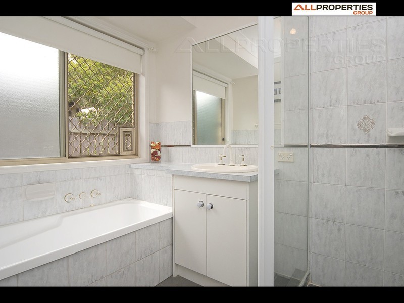 6 Jardine Court, Hillcrest QLD 4118