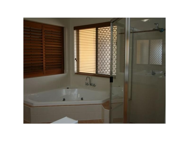 43 Parkwood Drive, Heathwood QLD 4110