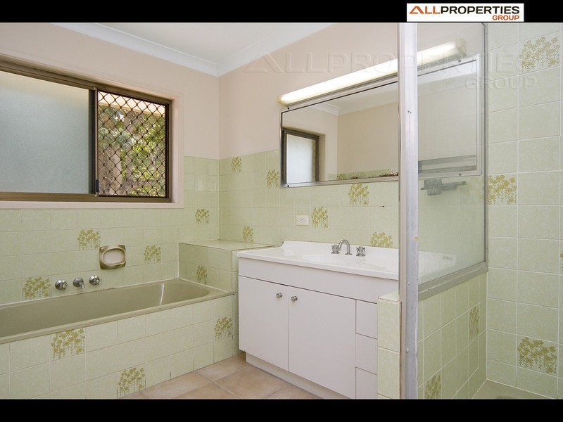 30 Metropole, Robertson QLD 4109