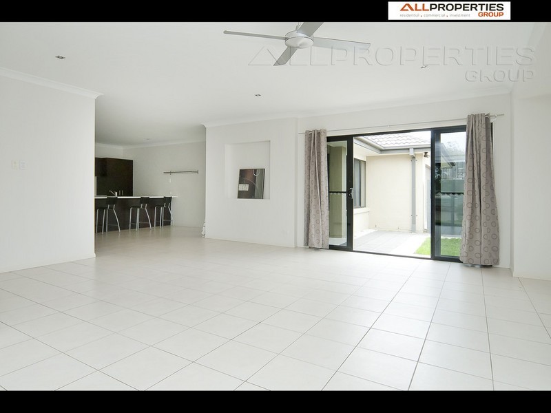 1 Gregory Close, Forest Lake QLD 4078