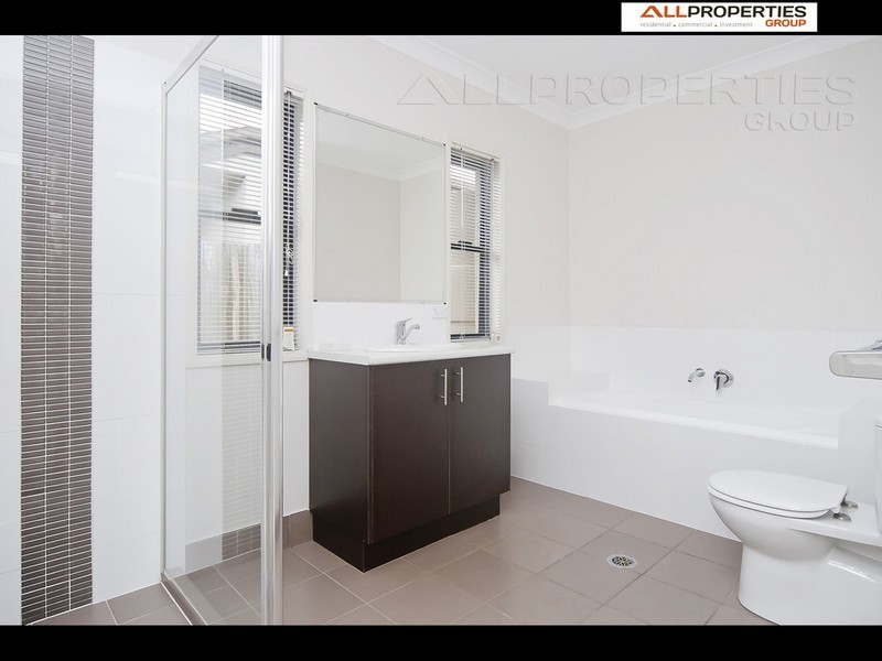 1 Gregory Close, Forest Lake QLD 4078