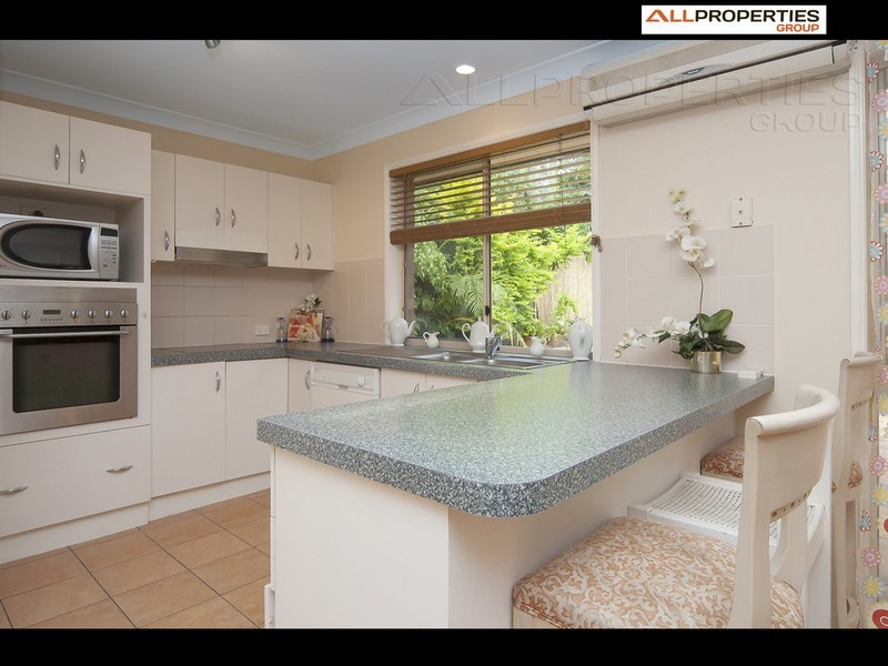 16 Phillip Place, Forest Lake QLD 4078