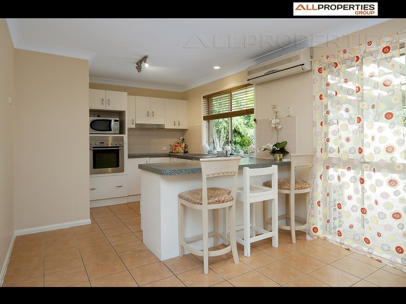 16 Phillip Place, Forest Lake QLD 4078