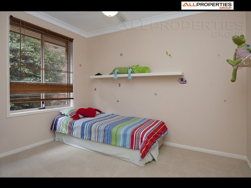 16 Phillip Place, Forest Lake QLD 4078