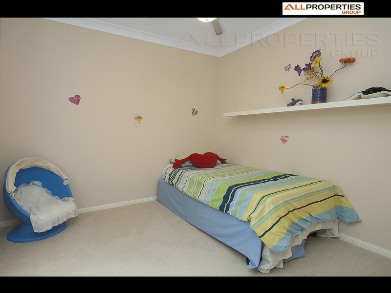 16 Phillip Place, Forest Lake QLD 4078