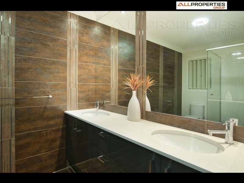 16 Crawford Pl, Calamvale QLD 4116