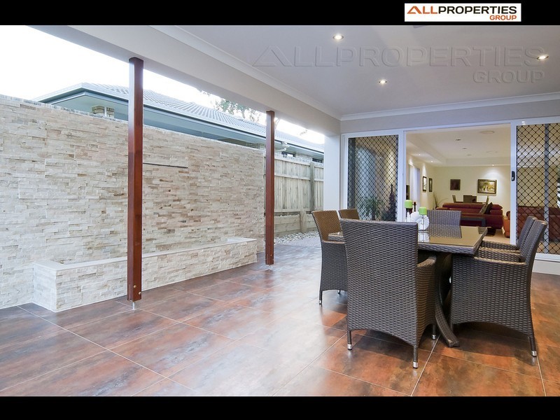 16 Crawford Pl, Calamvale QLD 4116