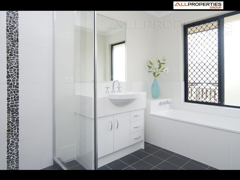 8 Lapford Crct, Drewvale QLD 4116