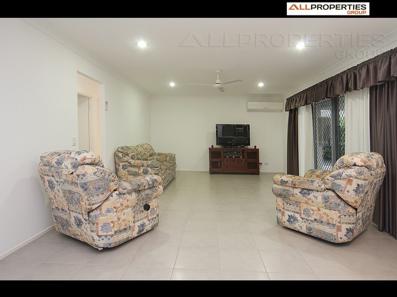 52 Kakadu St, Parkinson QLD 4115