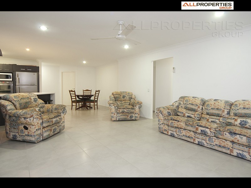 52 Kakadu St, Parkinson QLD 4115