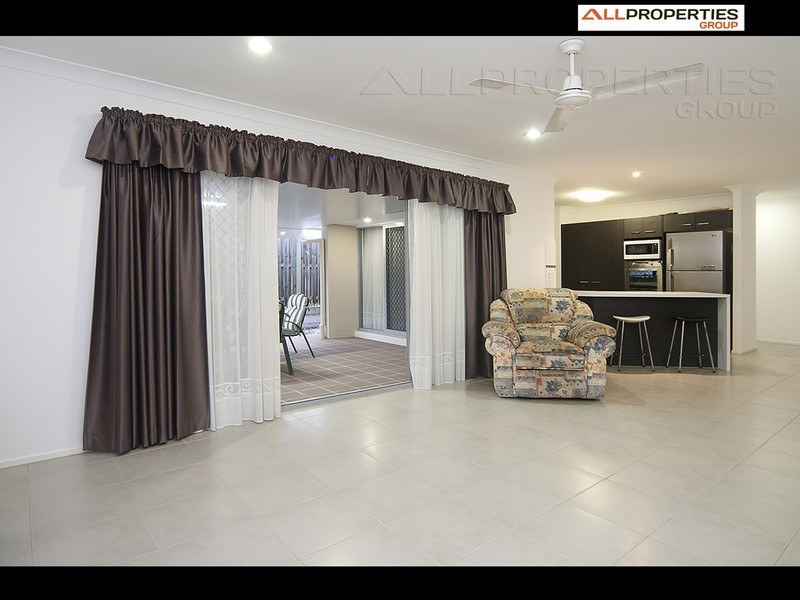 52 Kakadu St, Parkinson QLD 4115