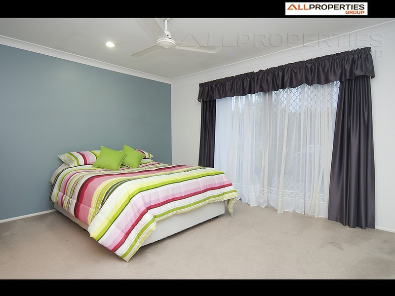 52 Kakadu St, Parkinson QLD 4115