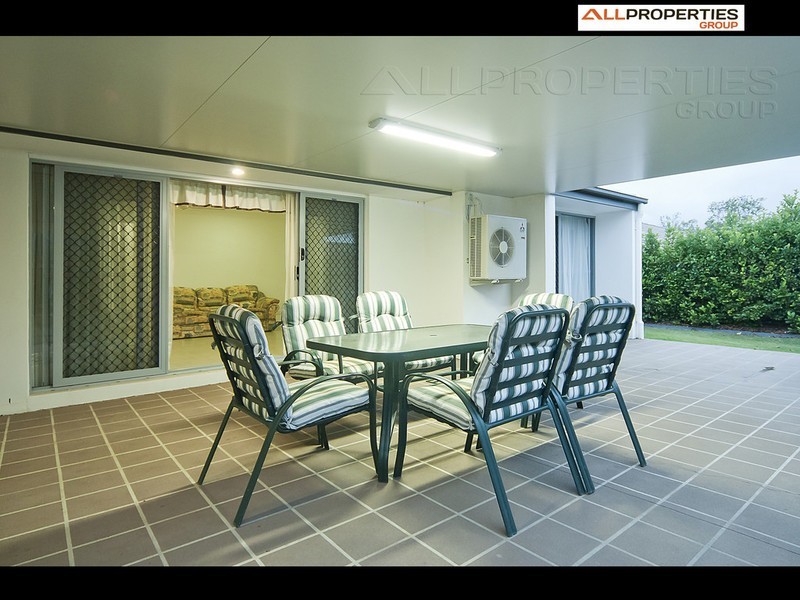 52 Kakadu St, Parkinson QLD 4115