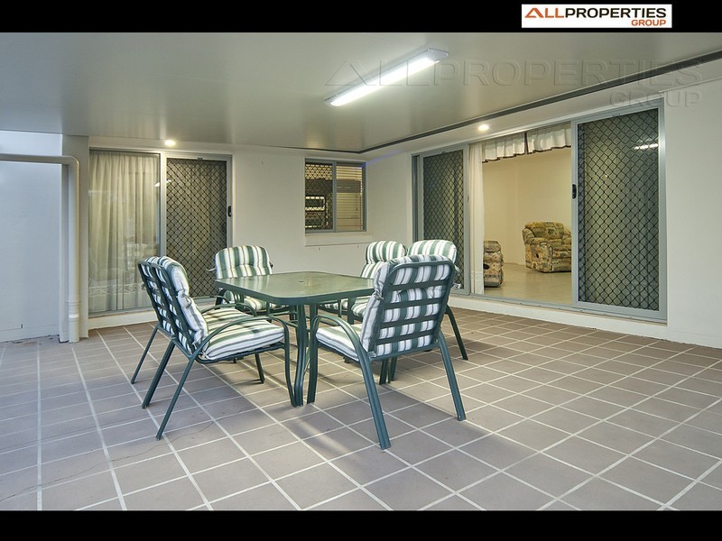 52 Kakadu St, Parkinson QLD 4115