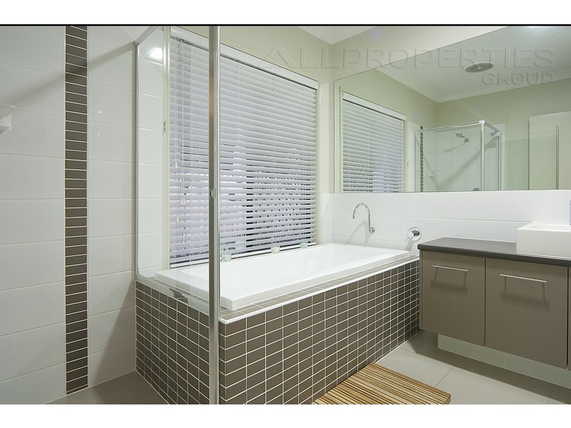 15 Injune Circuit, Calamvale QLD 4116