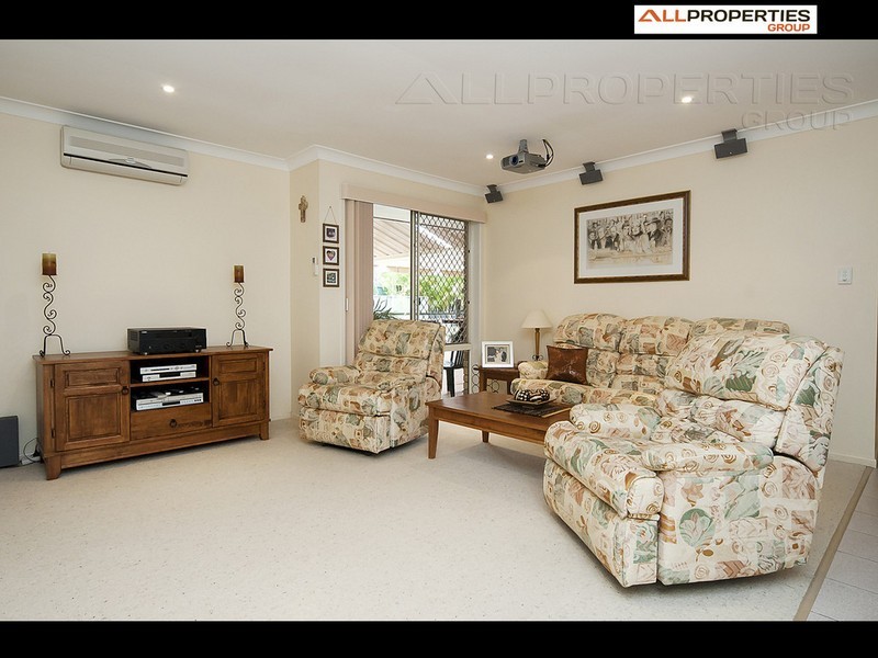 2 Ornata Place, Forest Lake QLD 4078