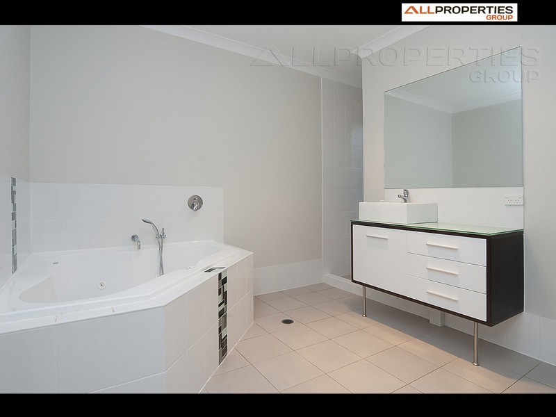 1 Wattle Street, Heathwood QLD 4110