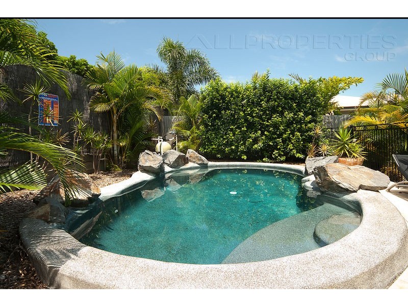 32 Glenelg Place, Parkinson QLD 4115