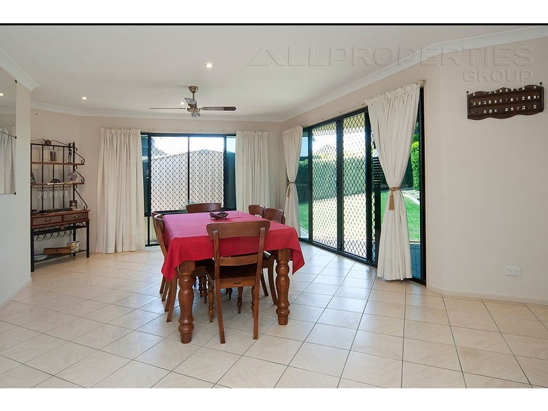 32 Glenelg Place, Parkinson QLD 4115