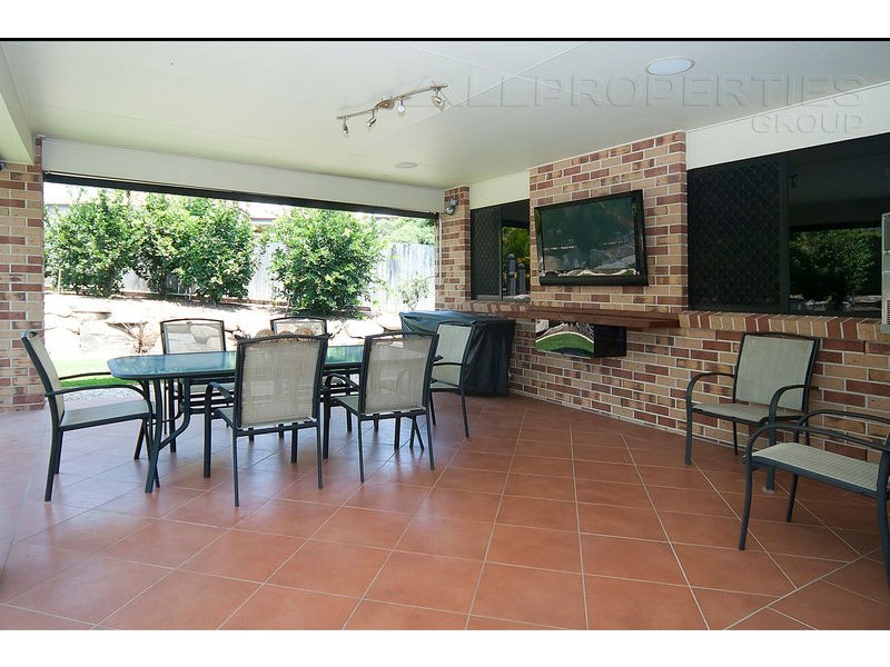 32 Glenelg Place, Parkinson QLD 4115