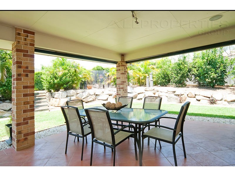 32 Glenelg Place, Parkinson QLD 4115