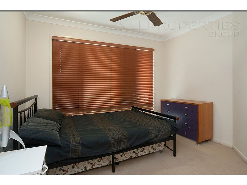 32 Glenelg Place, Parkinson QLD 4115