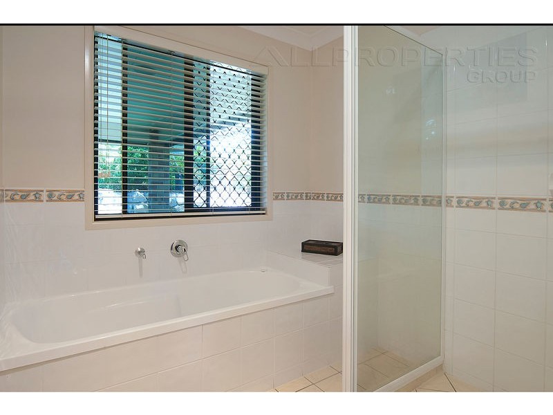 32 Glenelg Place, Parkinson QLD 4115