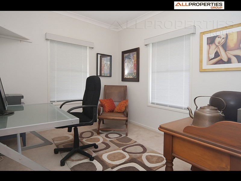 17 Gilberton Crescent, Forest Lake QLD 4078