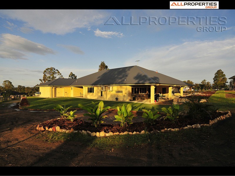 31 Border Cres, New Beith QLD 4124