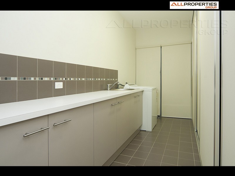 7 Nexus Cl, Edens Landing QLD 4207