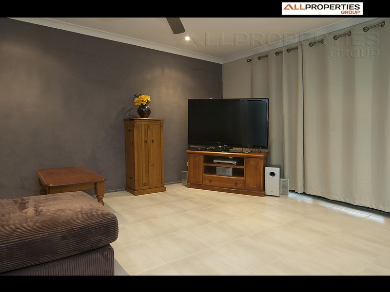 Regents Park QLD 4118