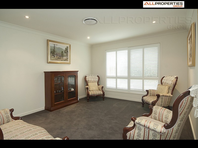 18 Cypress Street, Heathwood QLD 4110