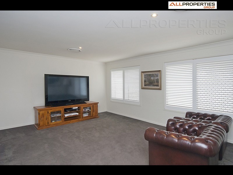 18 Cypress Street, Heathwood QLD 4110