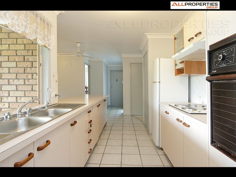 76 Owens Crescent, Regents Park QLD 4118