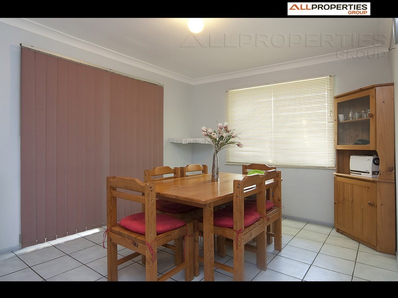 76 Owens Crescent, Regents Park QLD 4118