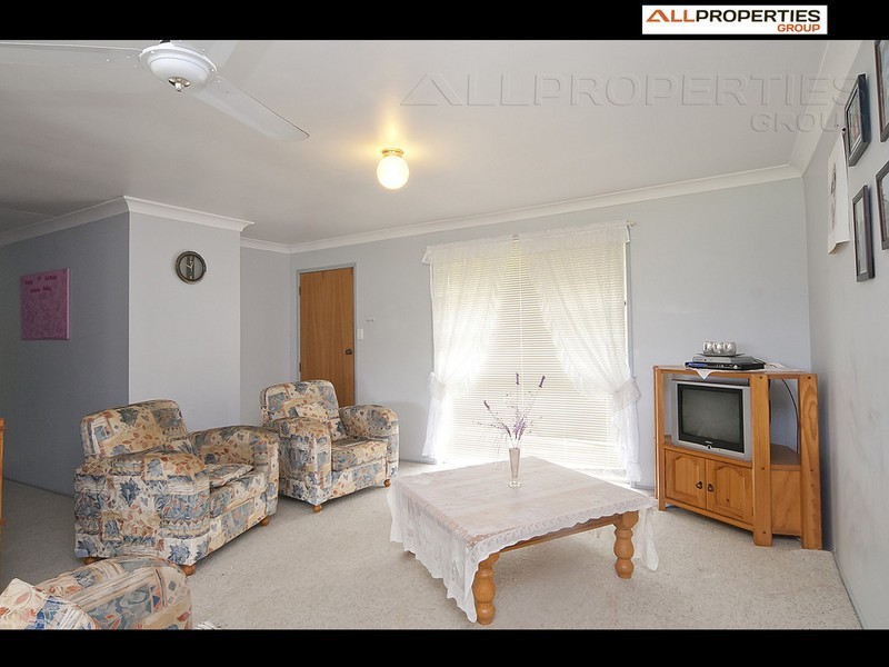 76 Owens Crescent, Regents Park QLD 4118