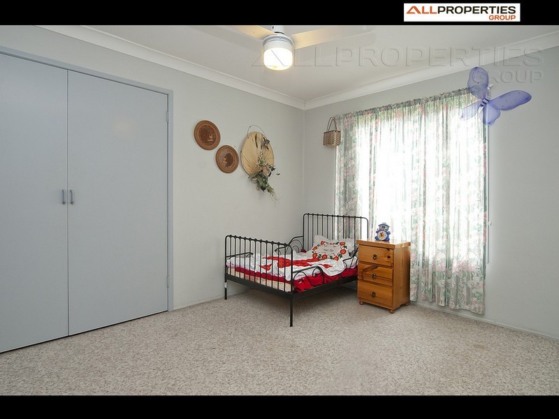 76 Owens Crescent, Regents Park QLD 4118