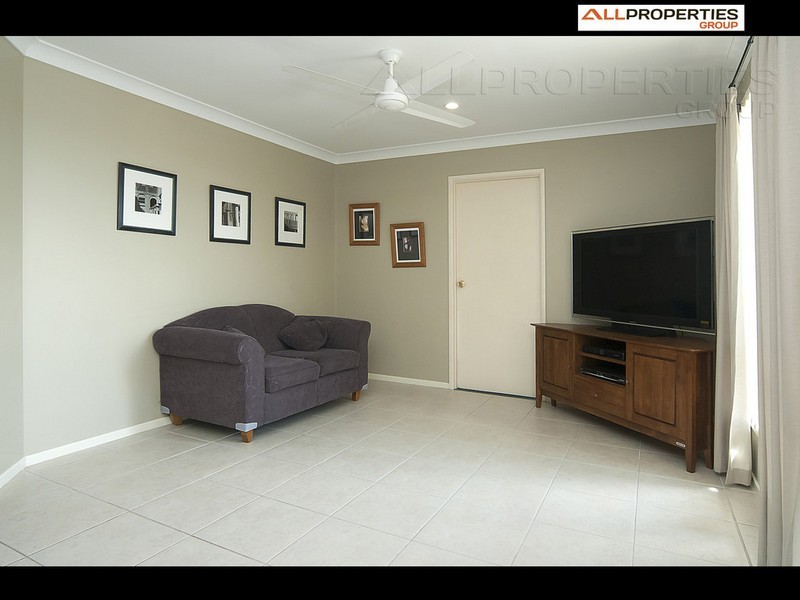 9 SAMIA COURT, Regents Park QLD 4118