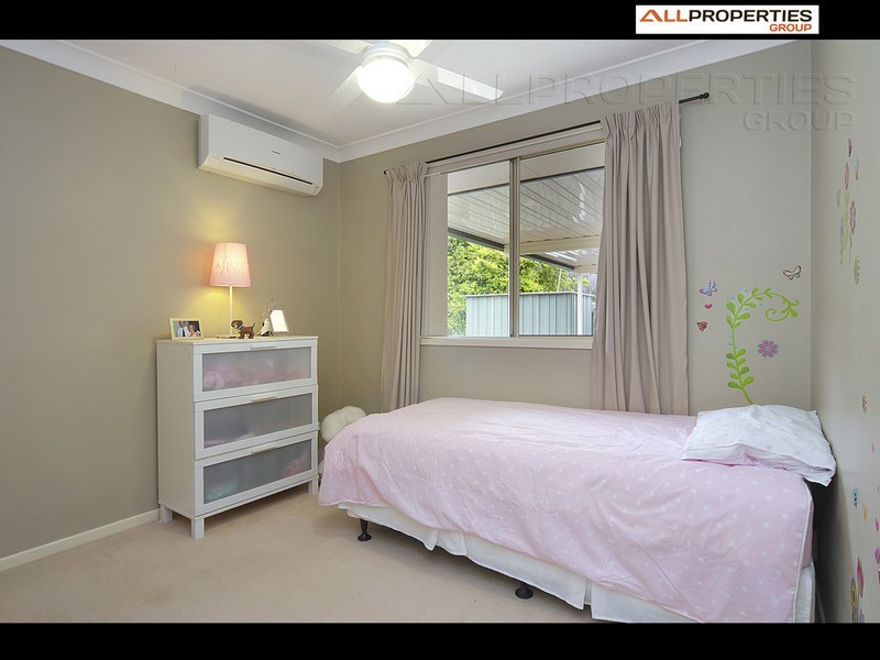 9 SAMIA COURT, Regents Park QLD 4118