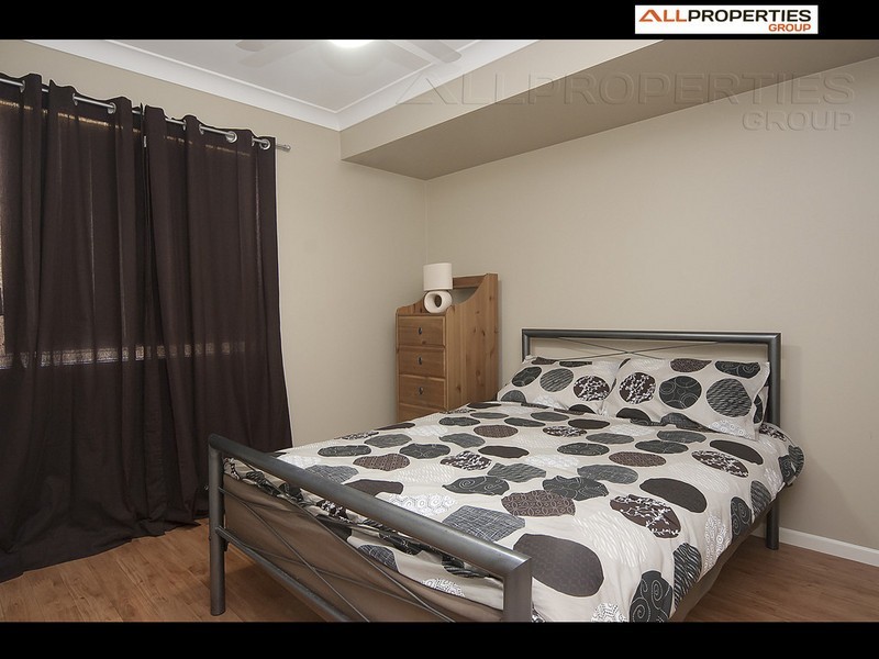 9 SAMIA COURT, Regents Park QLD 4118