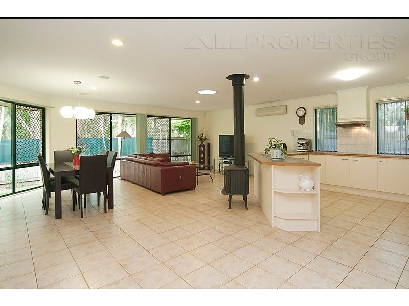 11 Chiswick Place, Forest Lake QLD 4078