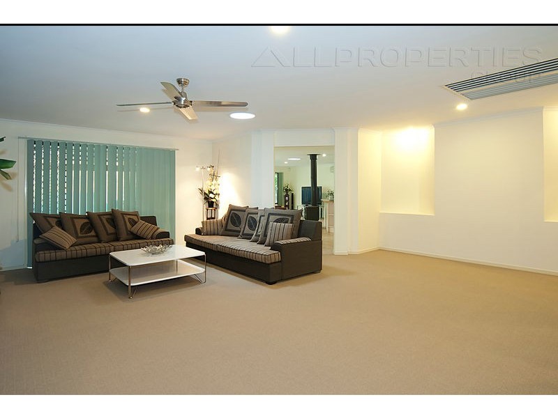 11 Chiswick Place, Forest Lake QLD 4078