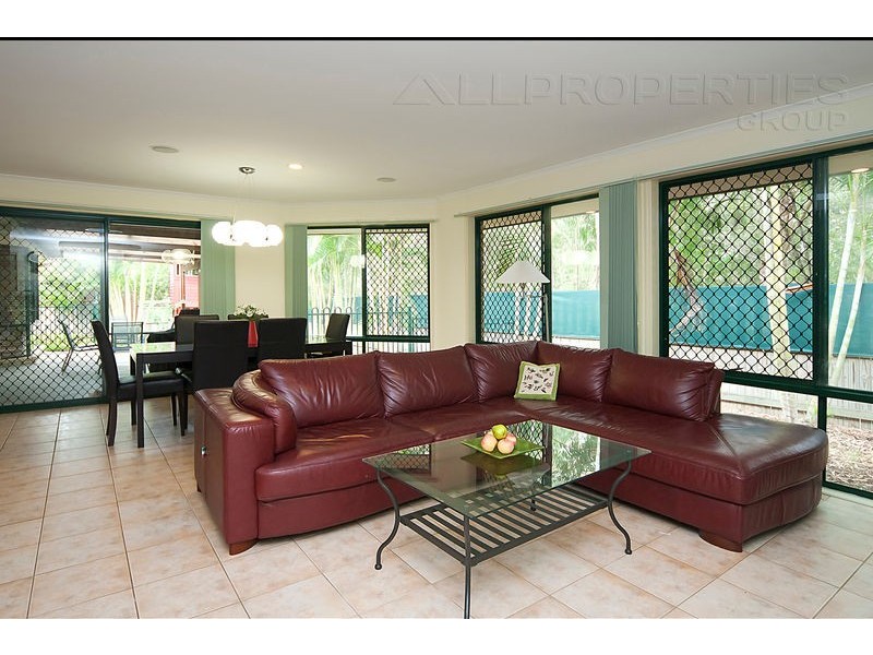 11 Chiswick Place, Forest Lake QLD 4078