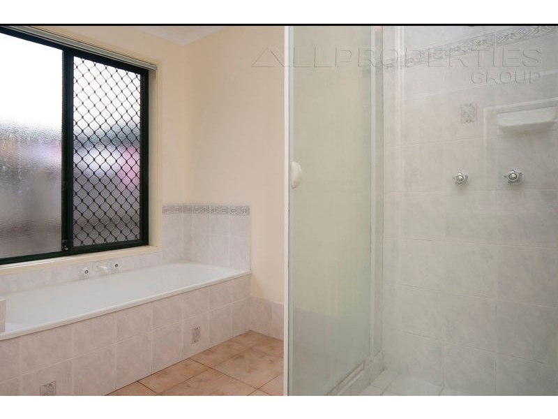 11 Chiswick Place, Forest Lake QLD 4078