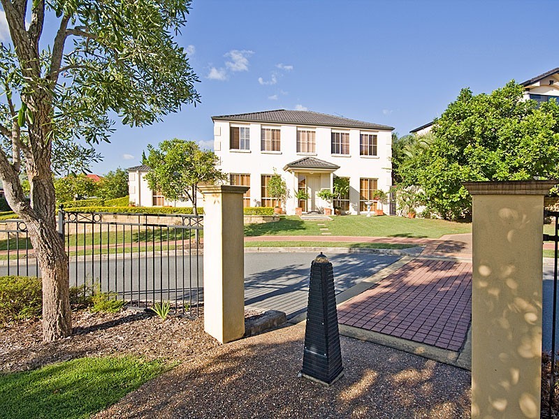 6 Jetty Walk, Forest Lake QLD 4078