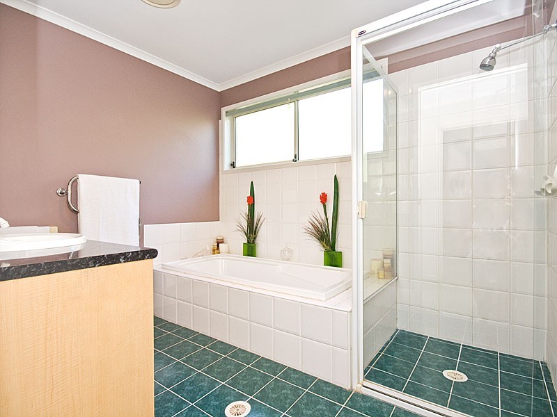 6 Jetty Walk, Forest Lake QLD 4078