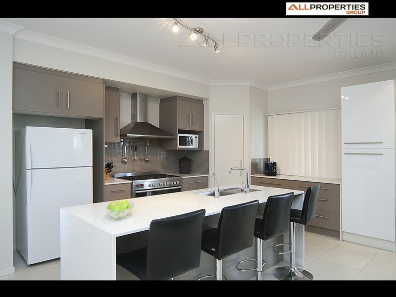 45 Gilberton Crescent, Forest Lake QLD 4078