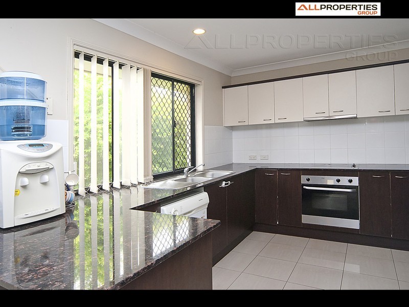 33 Karajini Crescent, Parkinson QLD 4115