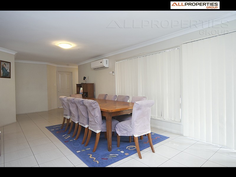 33 Karajini Crescent, Parkinson QLD 4115
