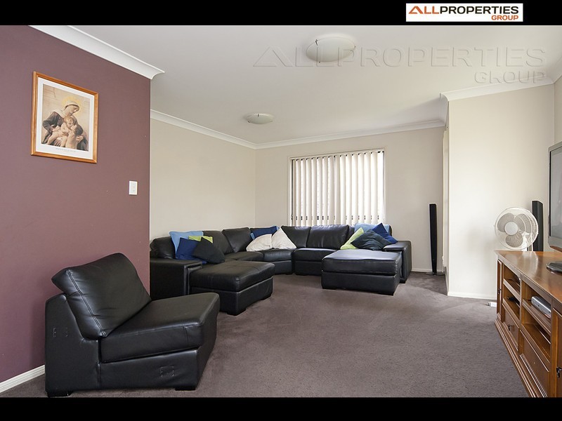 33 Karajini Crescent, Parkinson QLD 4115